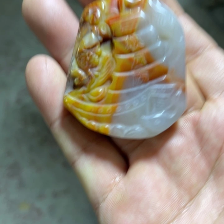 石英质玉未镶嵌颈饰