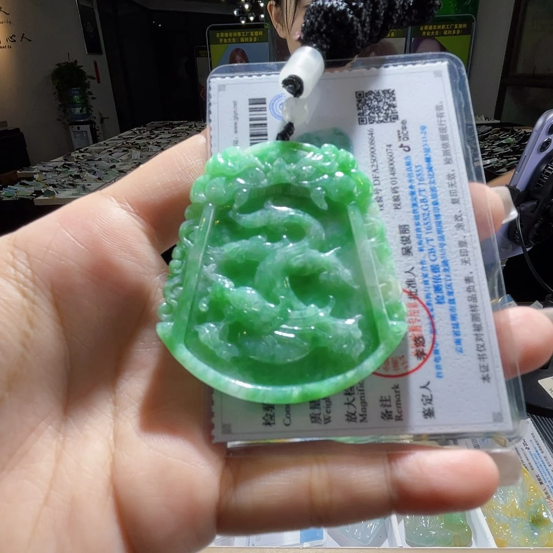 颈饰未镶嵌翡翠一个