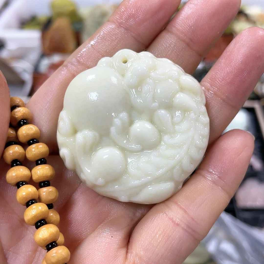 蛇纹石玉颈饰合金