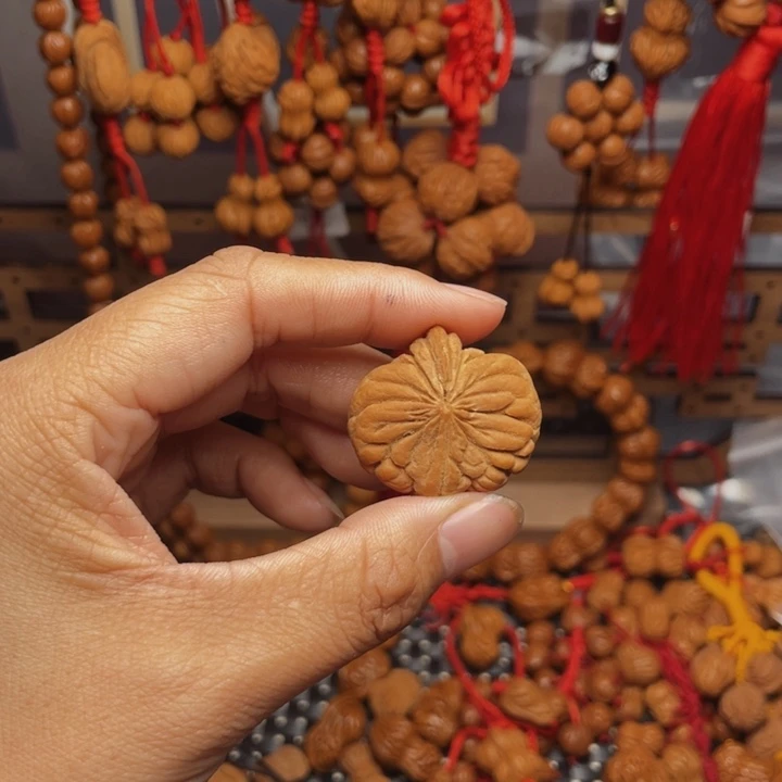 小****木质类龙纹桃枭挂件