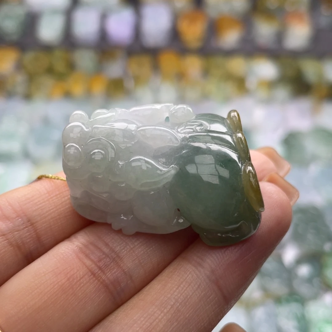 翡翠未镶嵌颈饰貔貅