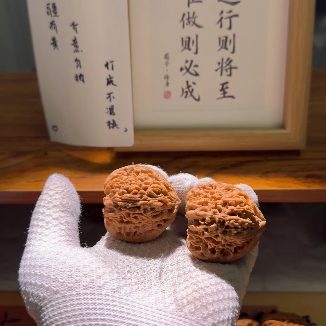 文玩核桃吊坠42三角拉丝凹底南疆石