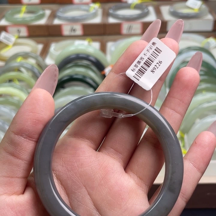 【闪购商品】未镶嵌手镯和田玉