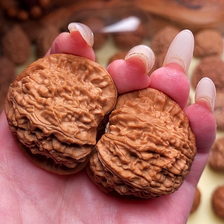 【闪购商品】文玩核桃吊坠三角白