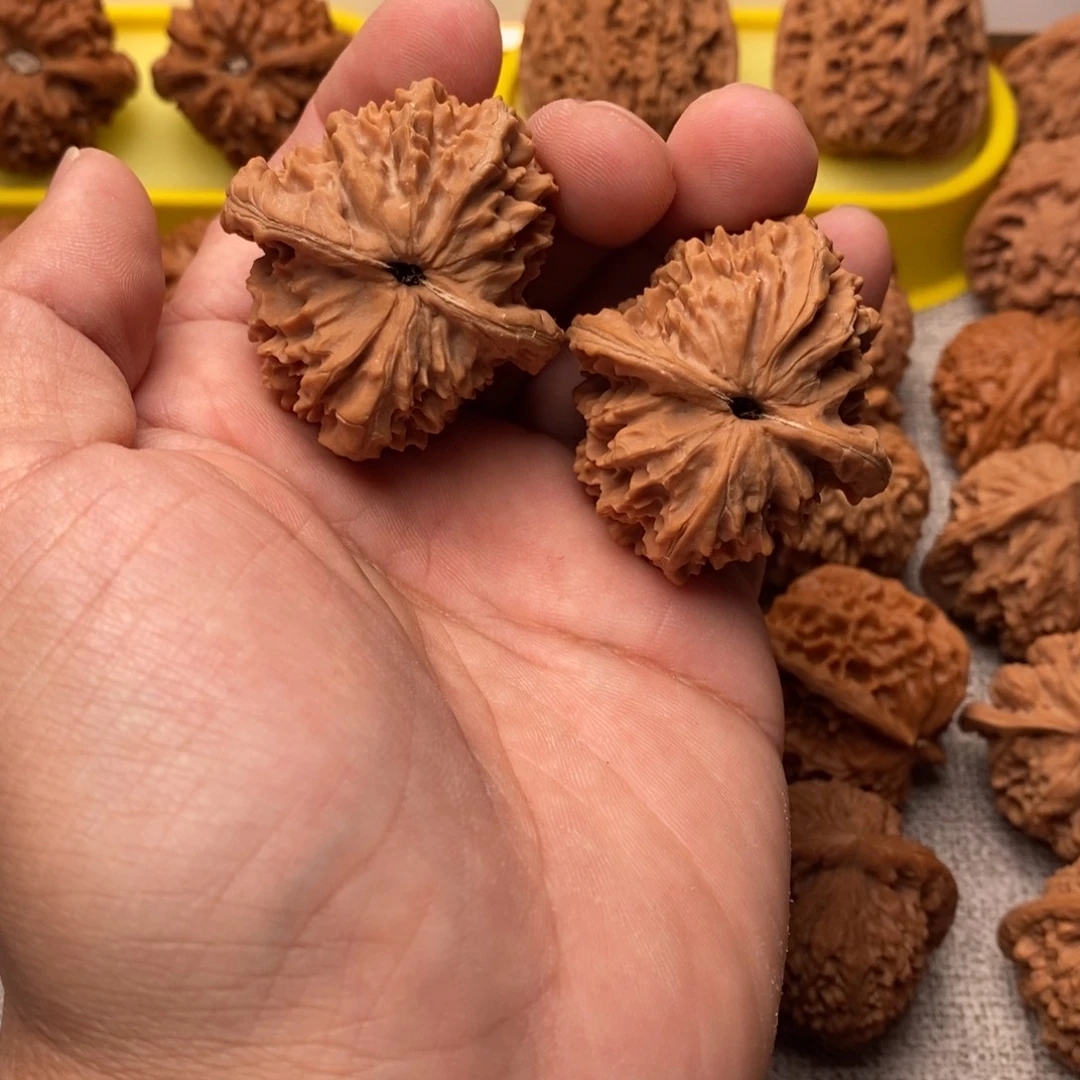 文玩核桃吊坠皇冠42