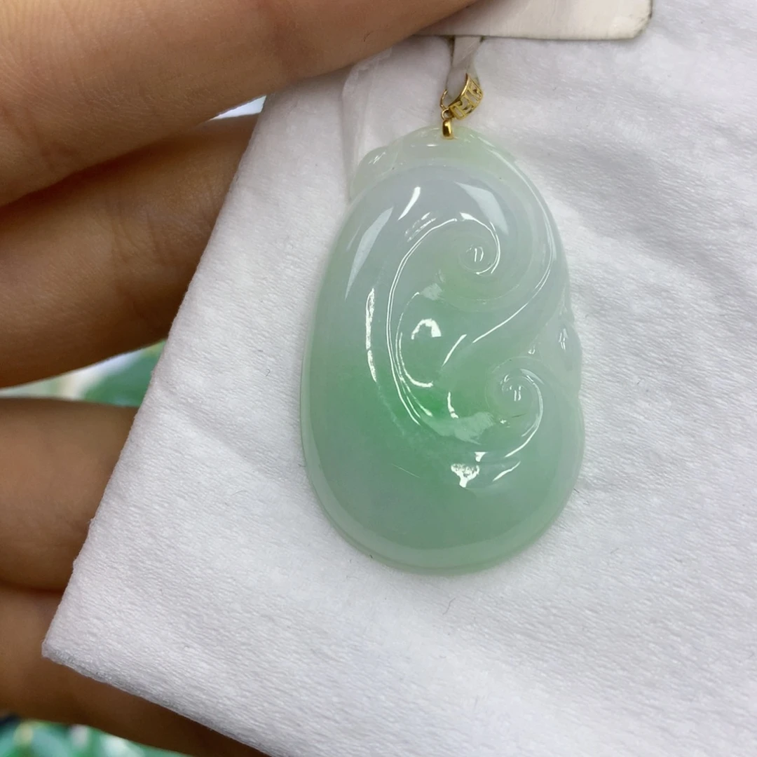 翡翠18K金镶嵌颈饰翡翠