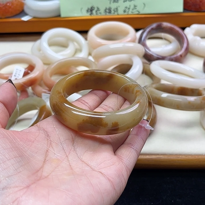 未镶嵌石英岩玉珠宝奇石云**轻