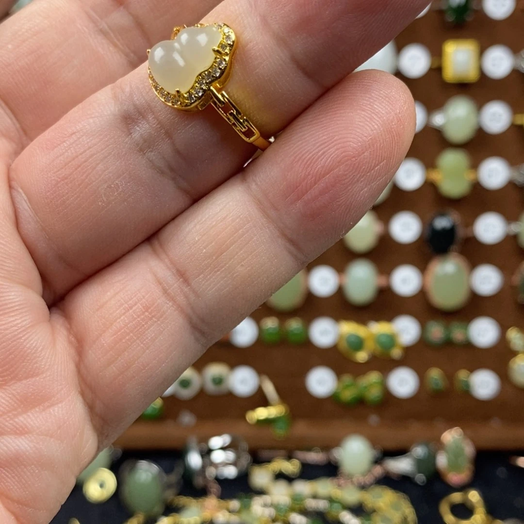 和田玉（青白玉）戒指合金