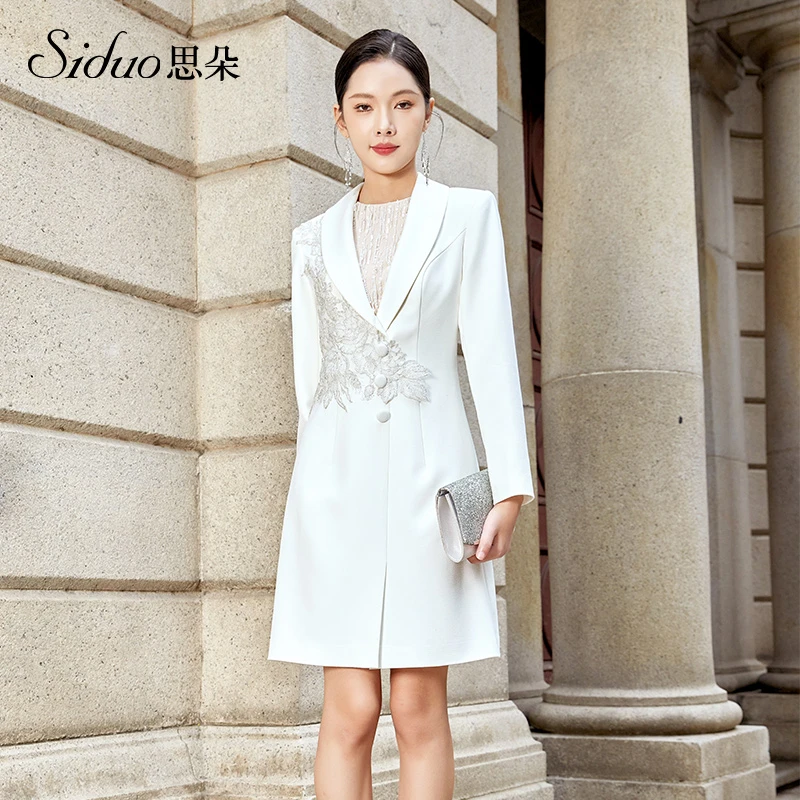 【芊彩艺】S23371气质白色时尚修身设计师名媛优雅长袖轻奢走秀礼服