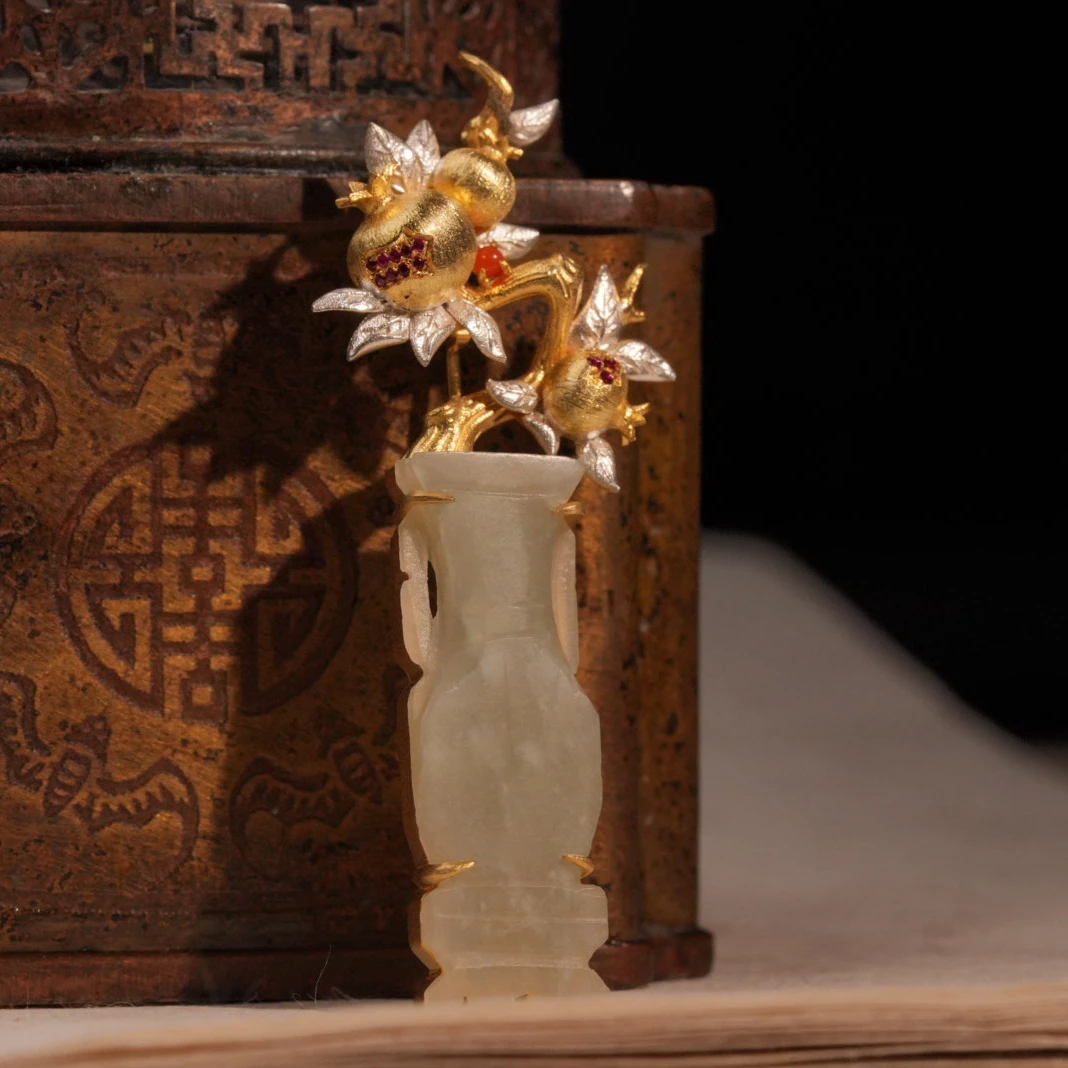 【惜拾妆匣】925银錾刻石榴镶嵌天然细润老和田玉一篮富贵多宝胸针