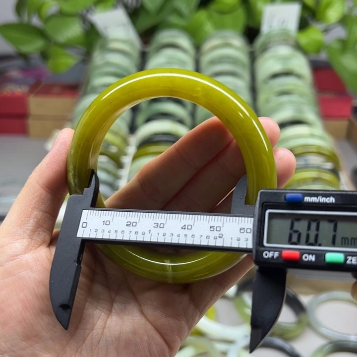 蛇纹石玉未镶嵌手镯29