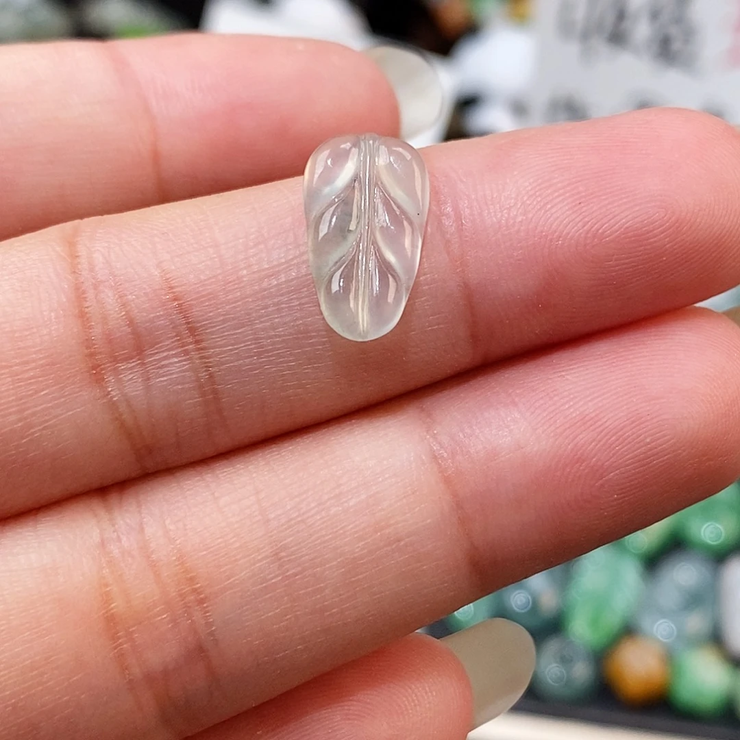 翡翠未镶嵌颈饰高冰叶子