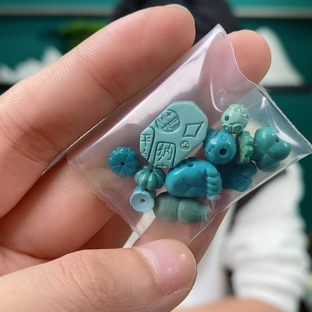 绿松石未镶嵌珠宝奇石