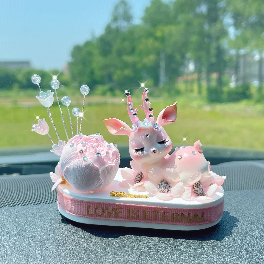 一路平安鹿汽车摆件中控台女生高级感车内饰品车载可爱内饰装饰品