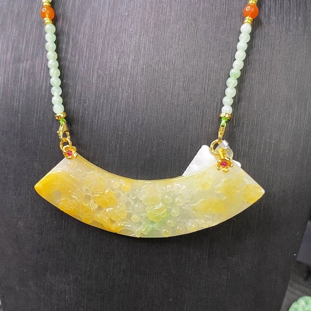 颈饰未镶嵌翡翠吊坠