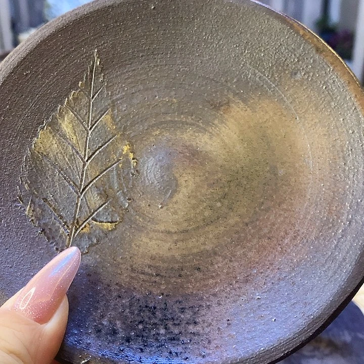 器物的色彩搭配起来很漂亮