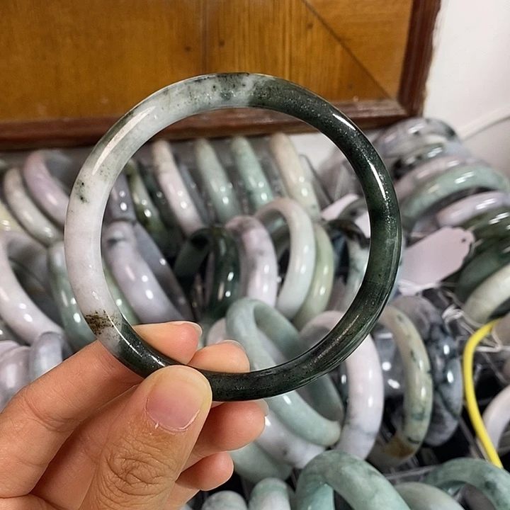 未镶嵌手镯翡翠22号。62圈