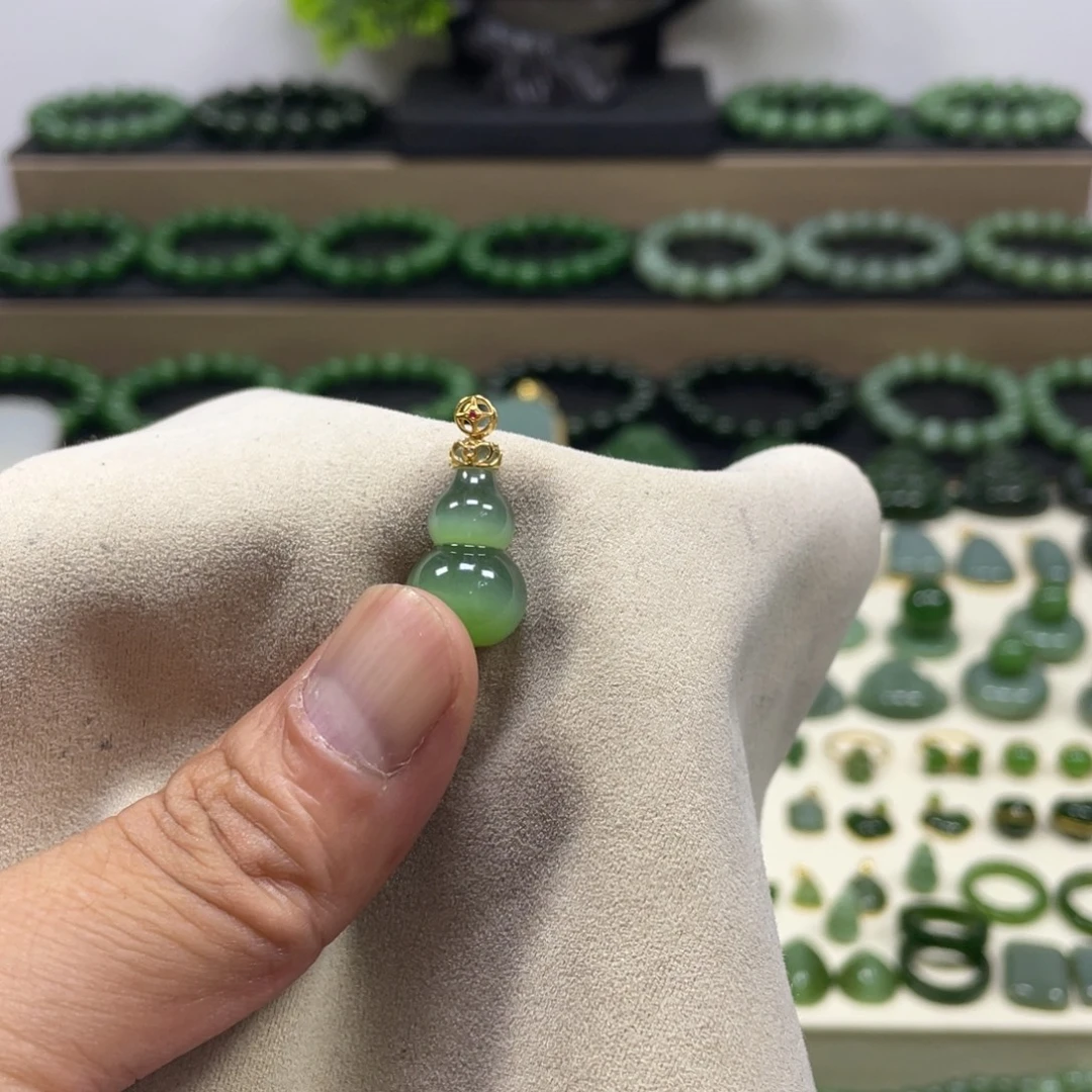 十***安和田玉（碧玉）18K金镶嵌颈饰