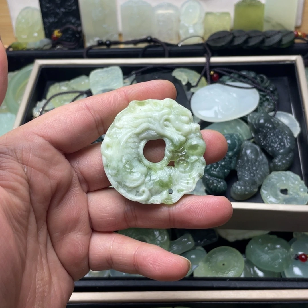 未镶嵌蛇纹石玉颈饰