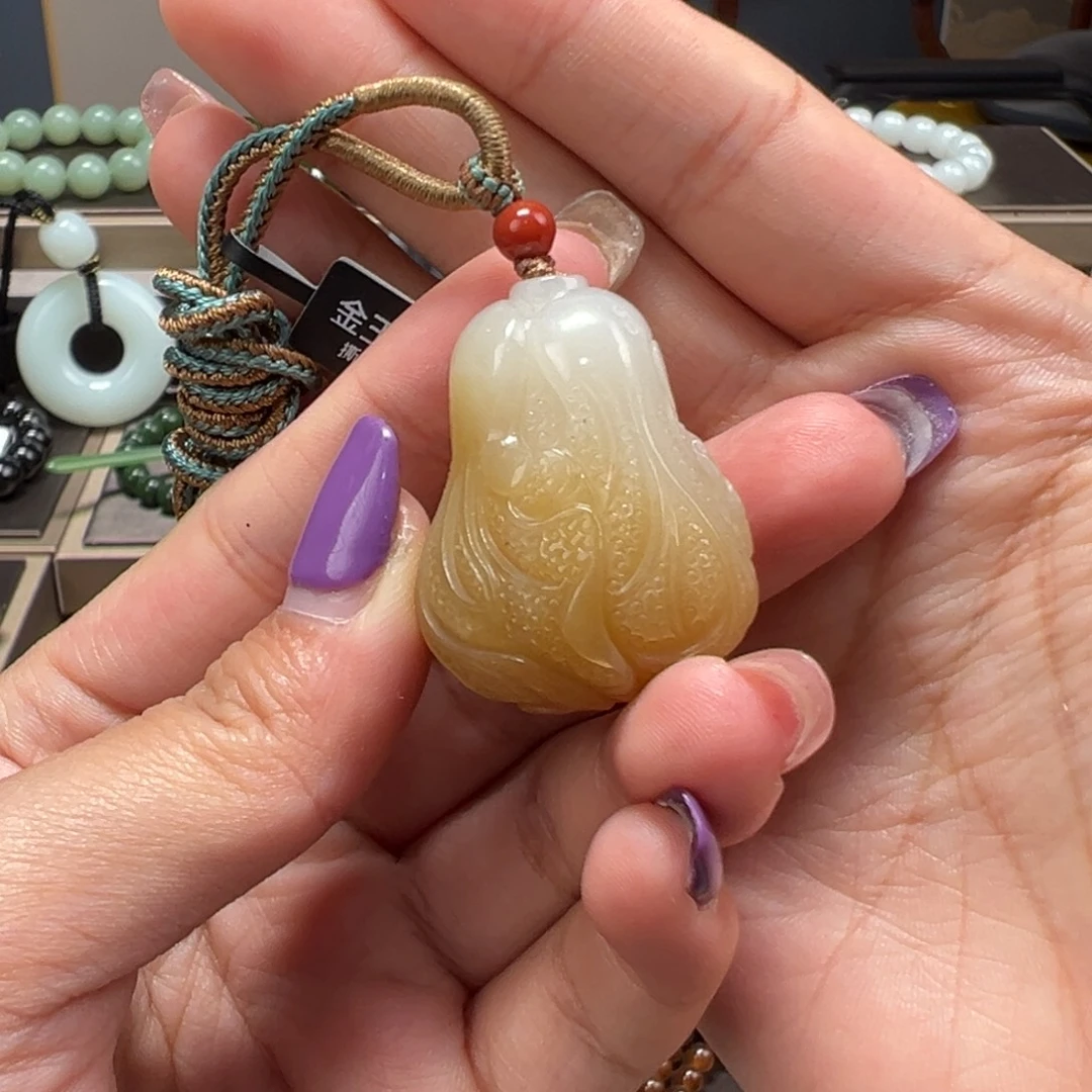 颈饰未镶嵌和田玉糖白白菜