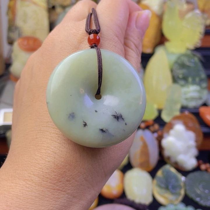 未镶嵌蛇纹石玉颈饰