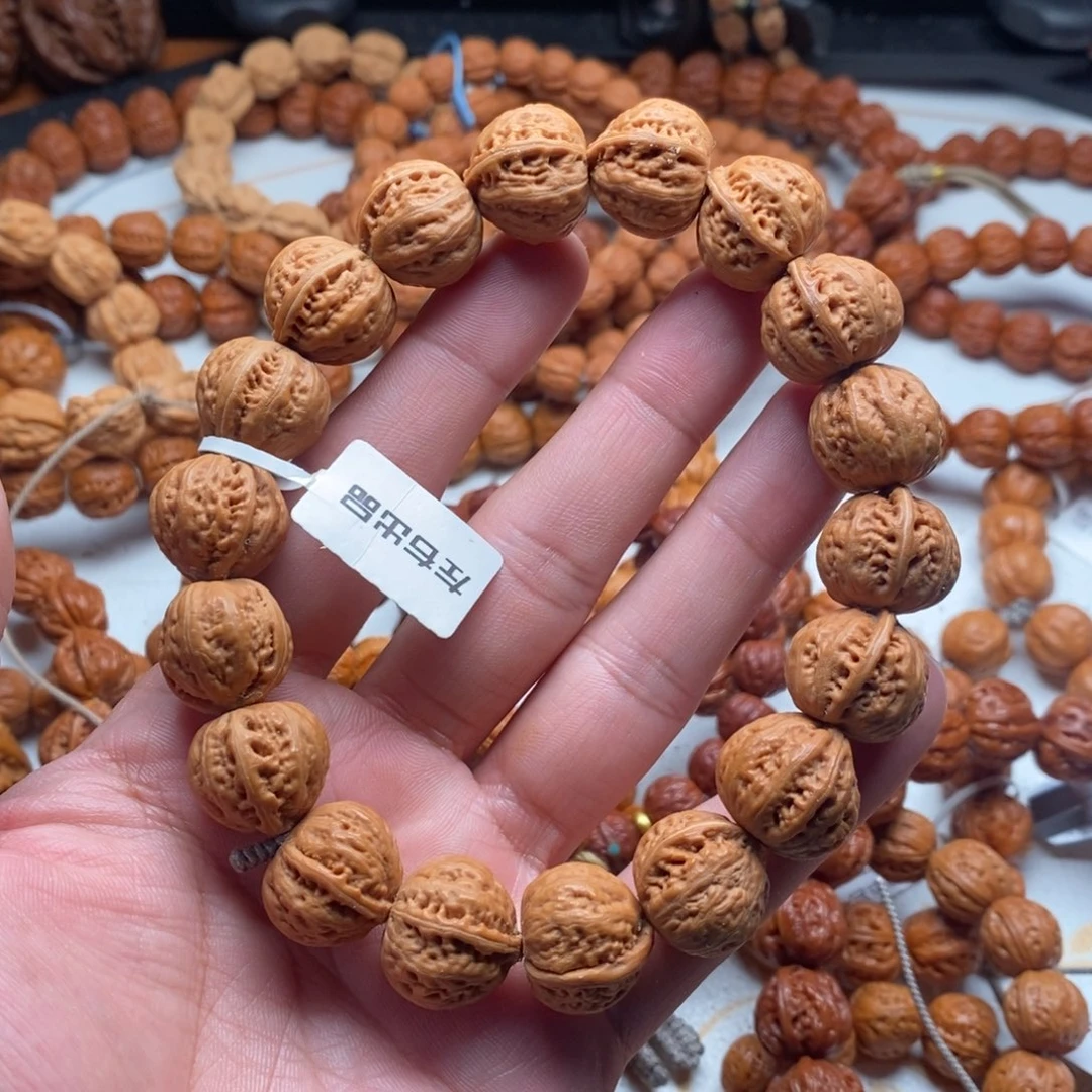 Z***手串文玩核桃小核桃