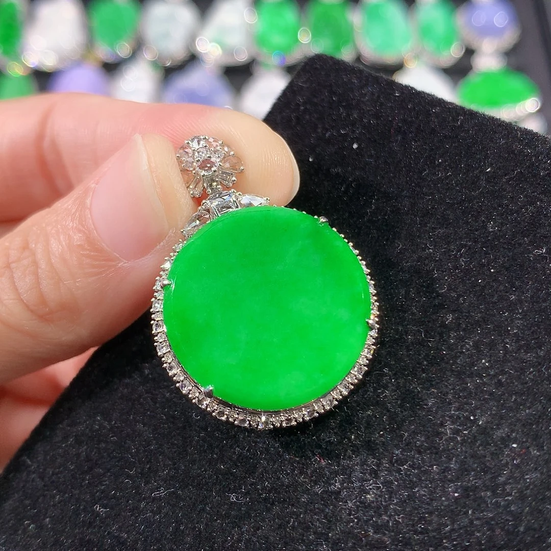 翡翠18K金镶嵌颈饰