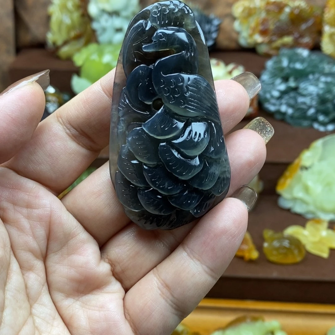 蛇纹石玉未镶嵌颈饰