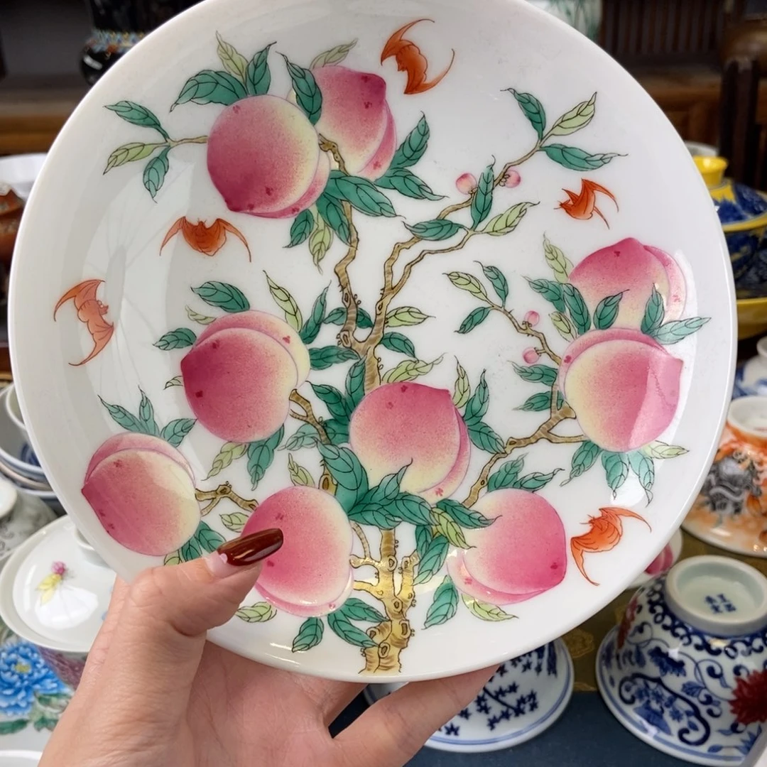 陶瓷艺术家的作品是一个人