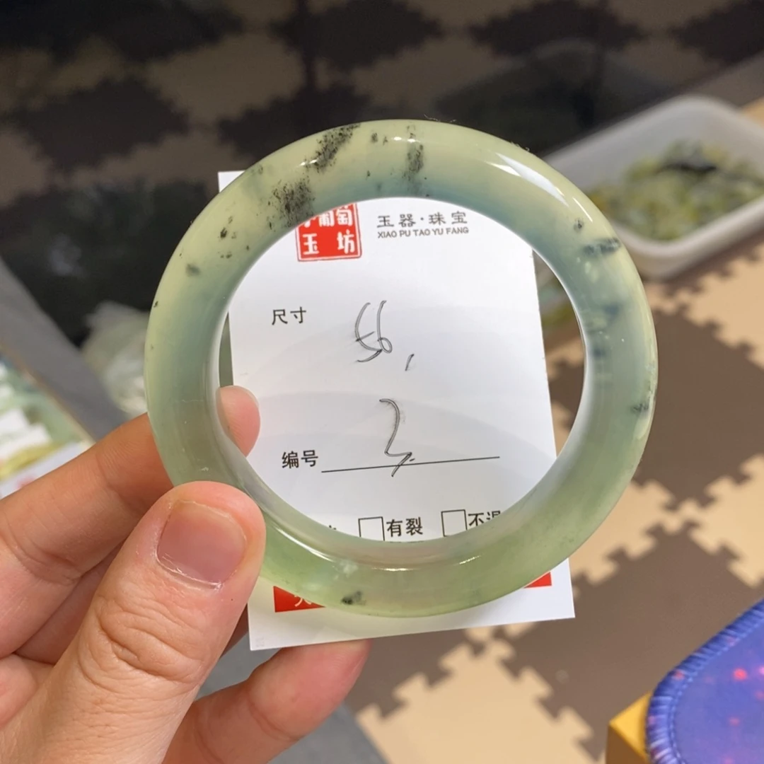 蛇纹石玉手镯未镶嵌?*梦