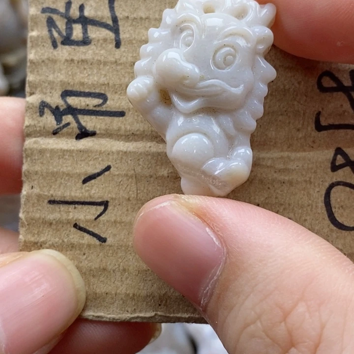 硅化珊瑚（珊瑚玉）颈饰未镶嵌