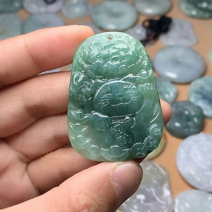 翡翠未镶嵌颈饰招财猫