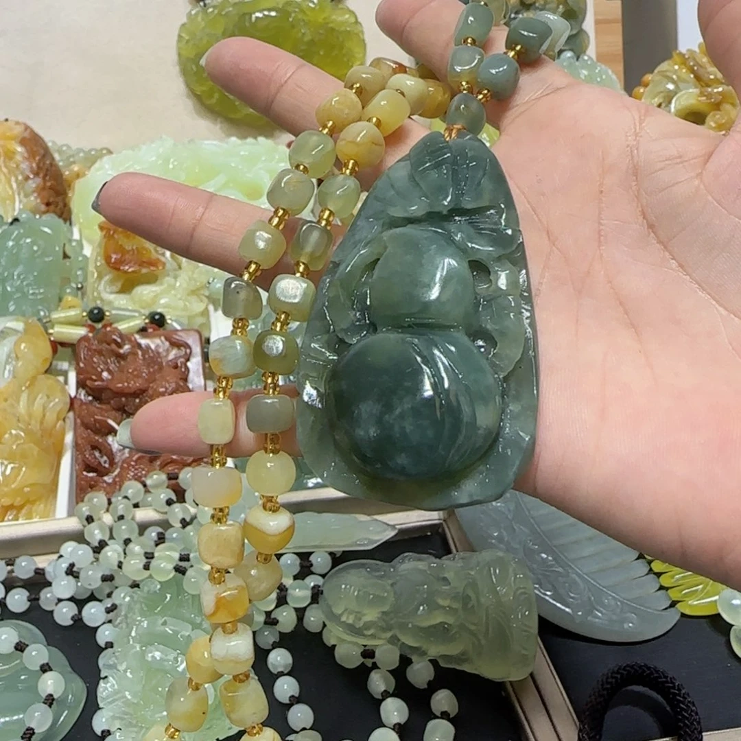 未镶嵌蛇纹石玉吊坠