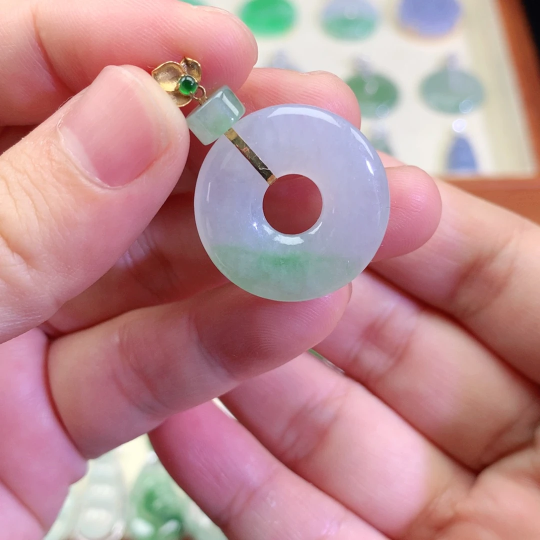 颈饰18K金镶嵌翡翠