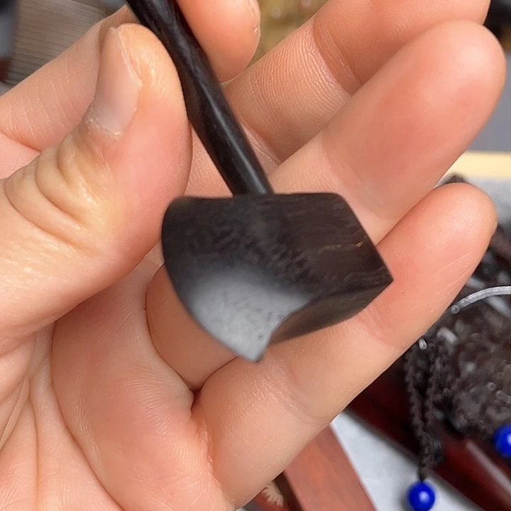 交趾黄檀（大红酸枝）檀木斧头吊坠