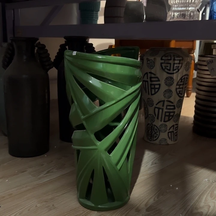 陶瓷立体镂空花瓶