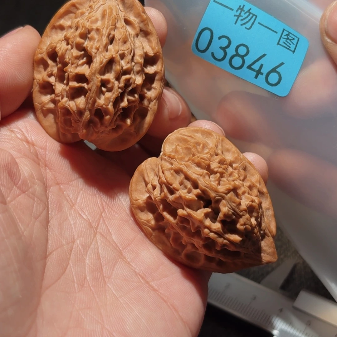 文玩核桃把件承德鸡心