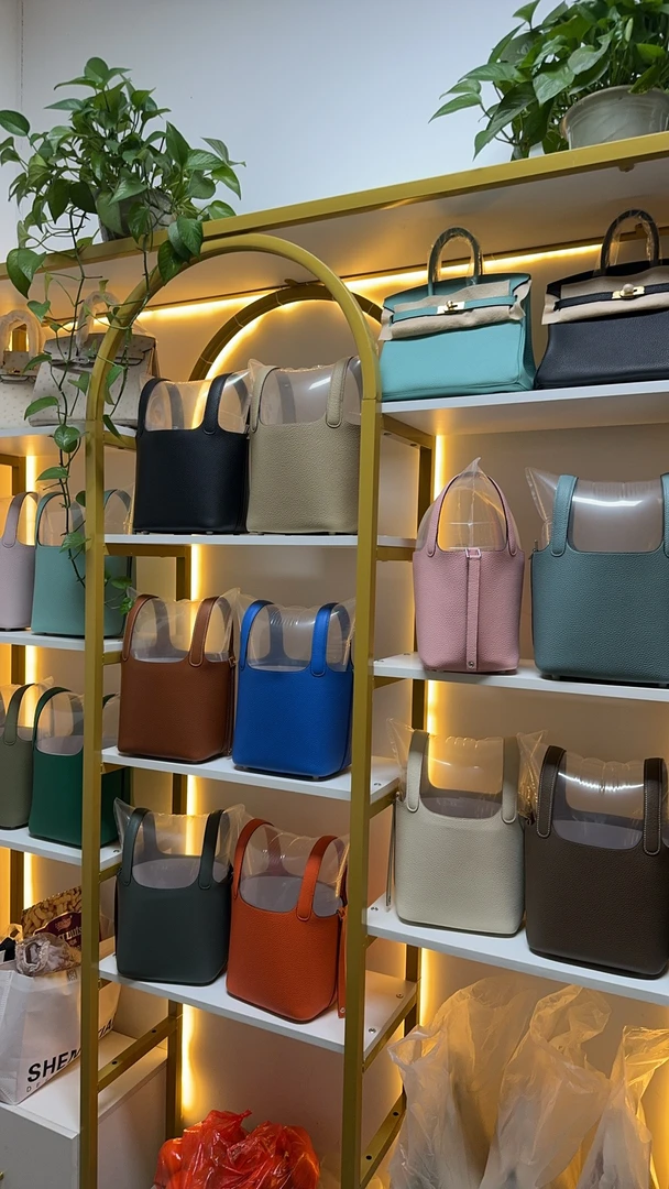 广州白云牛皮包包杂款清货