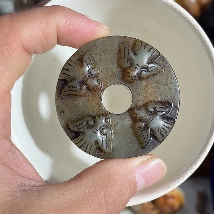 摆件瓷器等艺术作品多次