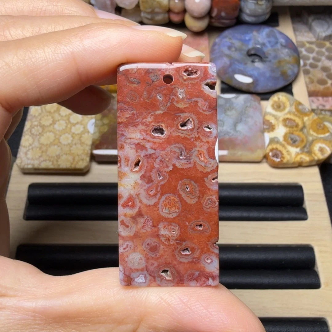 石英质玉未镶嵌牛血红，再生花