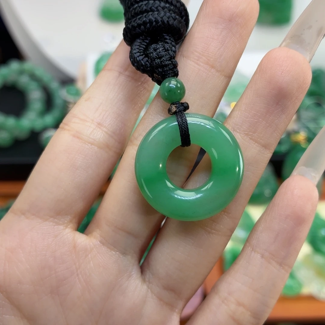 石英质玉(非洲翠)未镶嵌颈饰AB