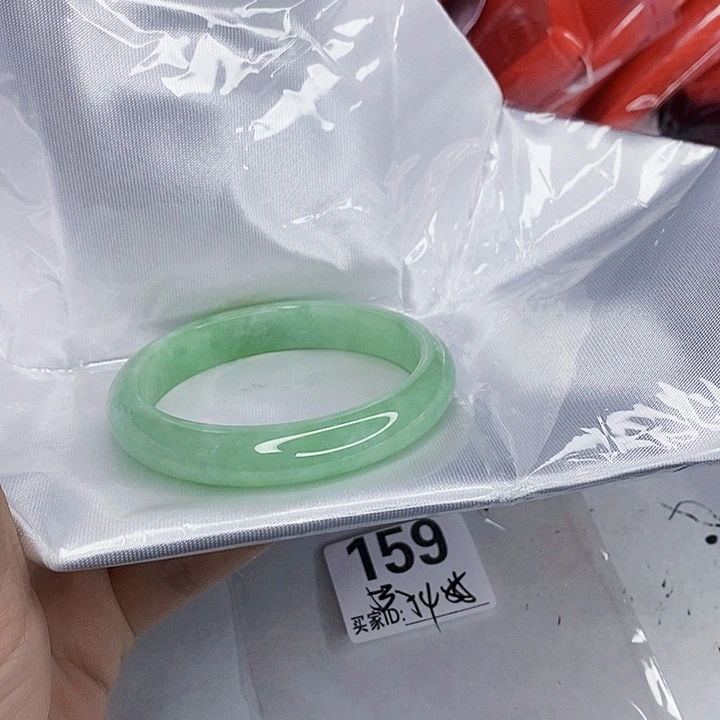 翡翠未镶嵌手镯一图一物实物为准（微瑕处理）