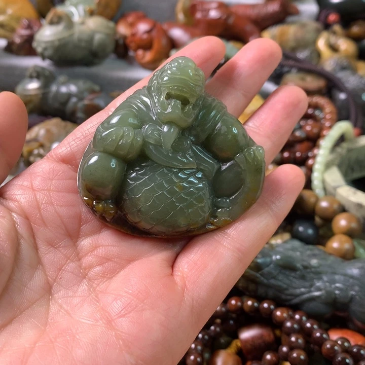 未镶嵌岫岩河磨玉（透闪石质玉）把件