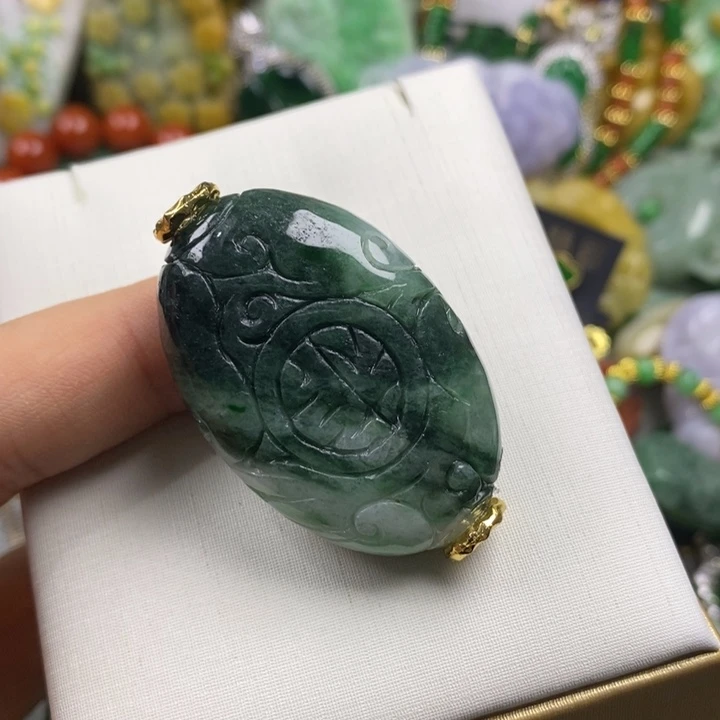 翡翠未镶嵌吊坠(赠链)