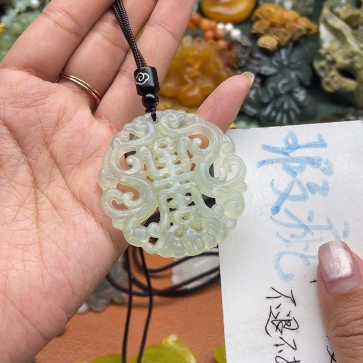蛇纹石玉未镶嵌吊坠