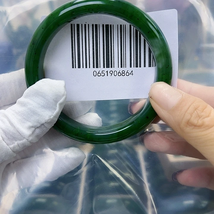 兰***草和田玉未镶嵌手镯微瑕65