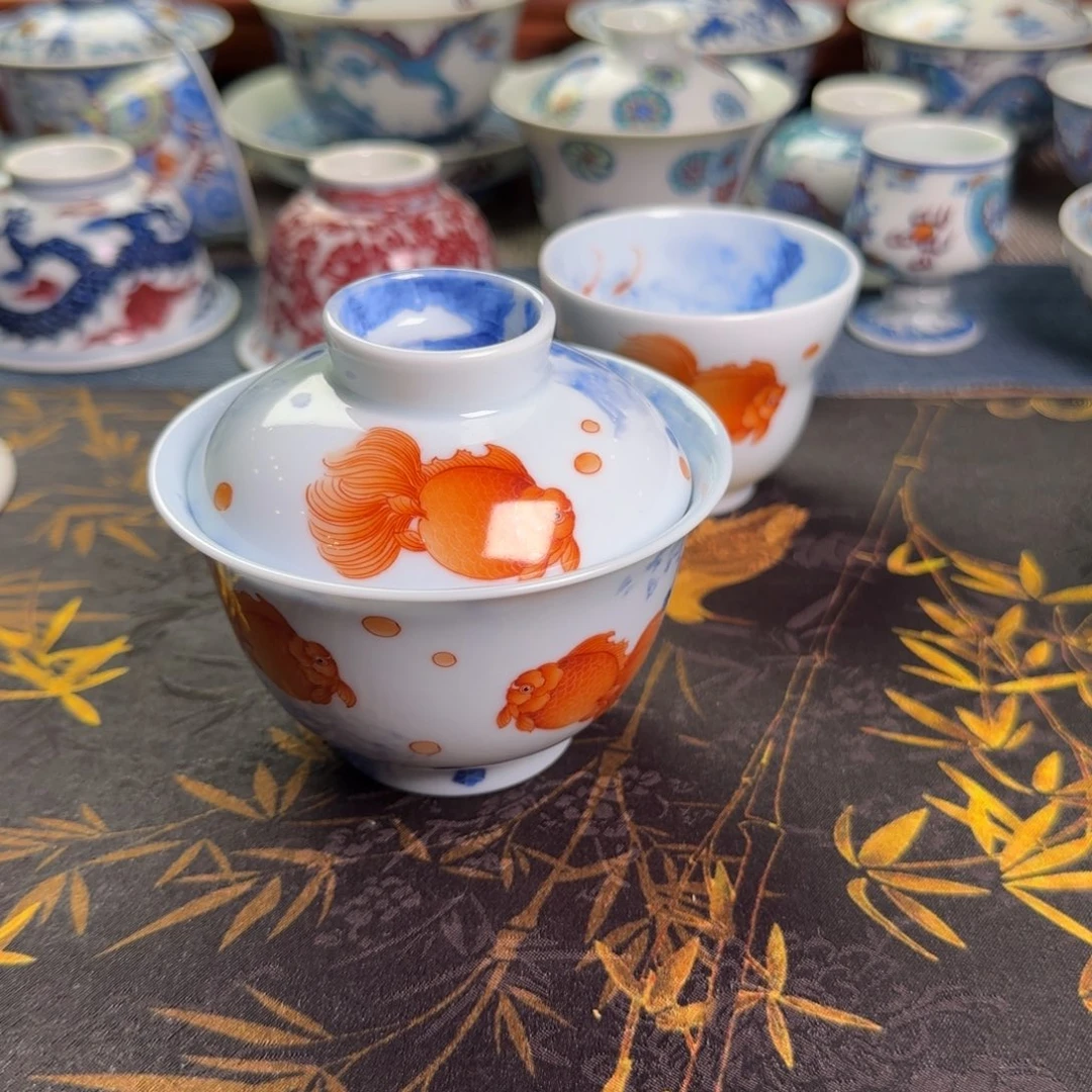 瓷片金鱼盖碗一个