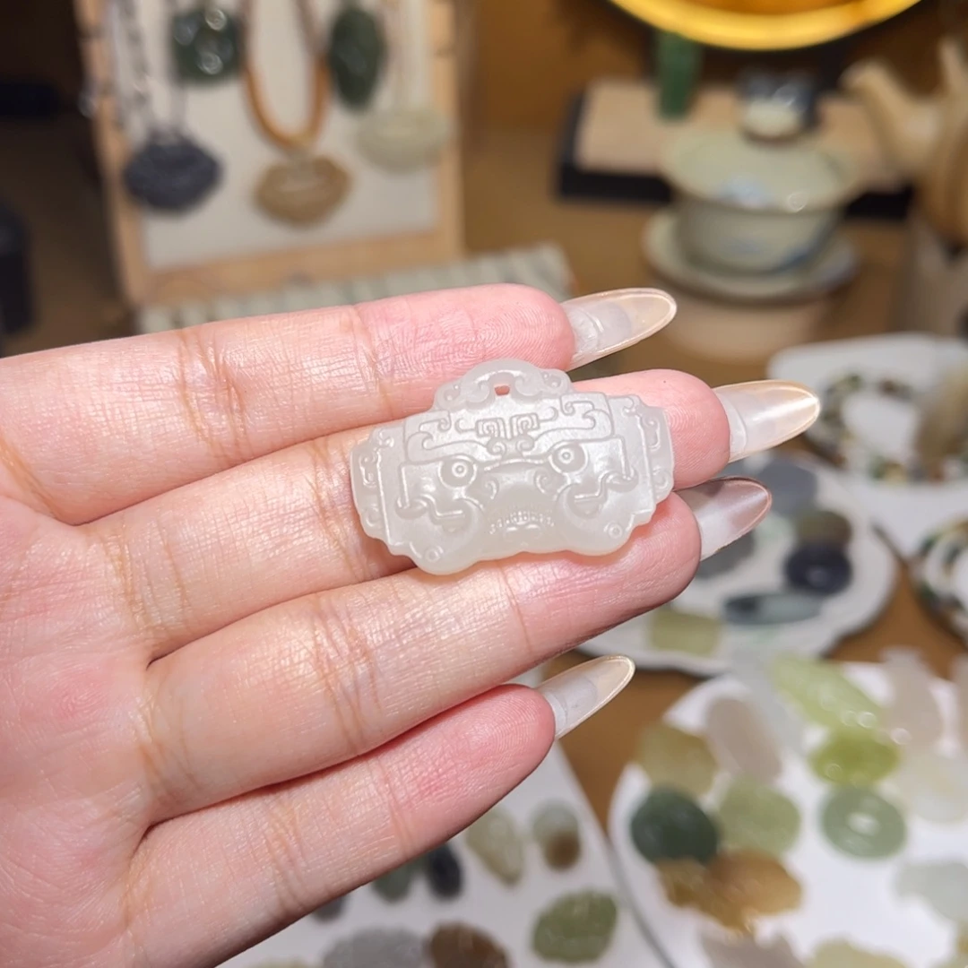不***子颈饰未镶嵌和田玉