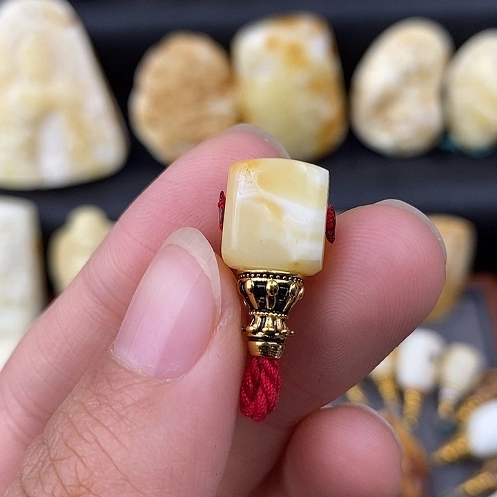 琥珀未镶嵌裸石10微瑕三通