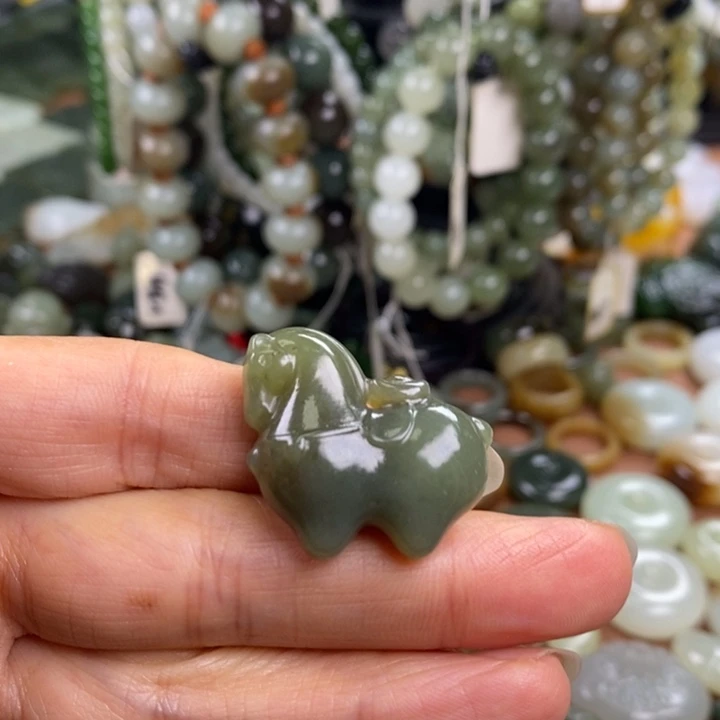 和田玉未镶嵌颈饰予